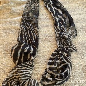 Elie tahari 100% silk designer scarf animal print